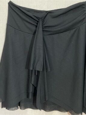 Cover Me Black ruffle front l mini skirt – made in Canada – M/L A+